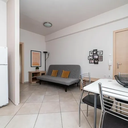 Apartament Elena 4 *