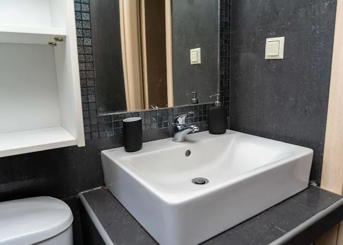 Elena 4 Неа-Перамос